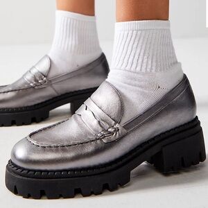 Free People Pewter Lyra Lug Sole Leather Loafer Size 38 Worn